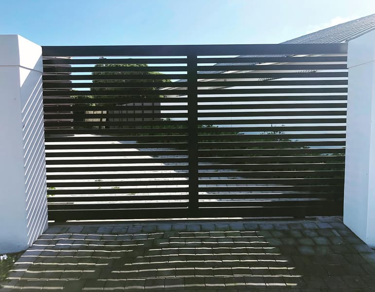 Horizontal Slatted Aluminium Gate